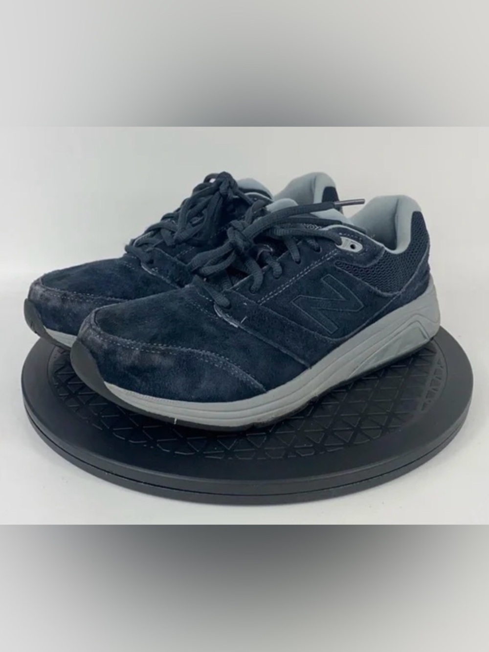 New Balance Men’s Dark Navy Suede Athletic Trainers